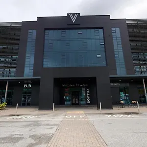 Village Leeds South Лидс